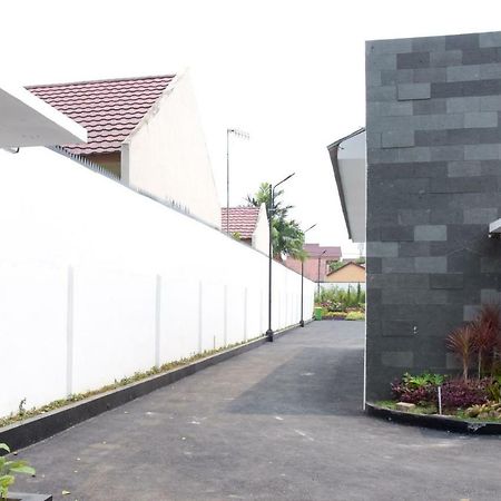 Reddoorz Plus Near Unimed Medan Exterior photo